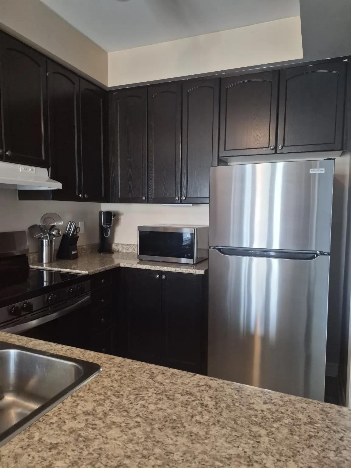 Completed professional kitchen deep cleaning in a Pickering home