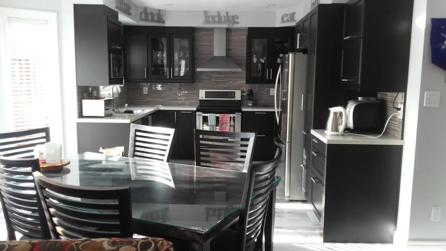 Clean kitchen and dining area during weekly cleaning service in Pickering